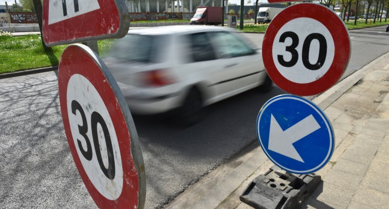 Rowerzyści kontra kierowcy. Nie 50, a 30 km/h w terenie zabudowanym?