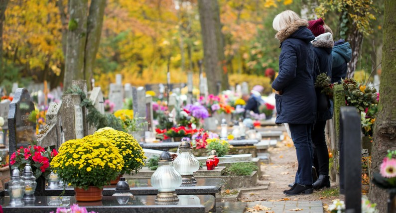 Polska ma Zaduszki i Wszystkich Świętych. Jak zmarłych wspominają mieszkańcy Niderlandów? 