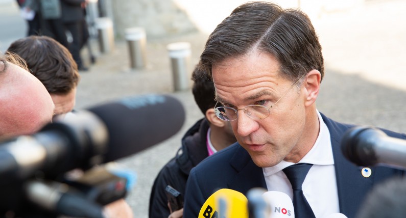 Zabójcy Petera R. de Vriesa mieli zamordować także Marka Rutte. Zeznania ważnego świadka dają nowe światło na sprawę 