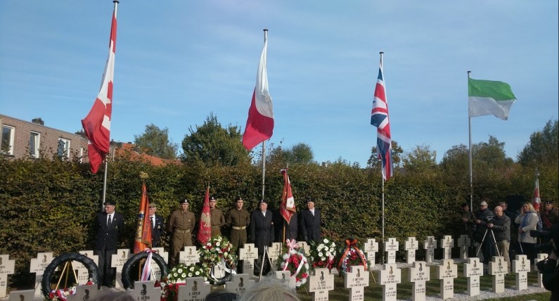 „Mazurek Dąbrowskiego” zabrzmiał w Bredzie: obchody 74. rocznicy wyzwolenia miasta przez armię generała Maczka [GALERIA]
