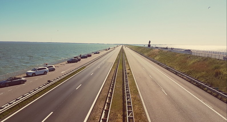 Czy na holenderskich drogach wkrótce nie będzie można przekraczać 100 km/h?