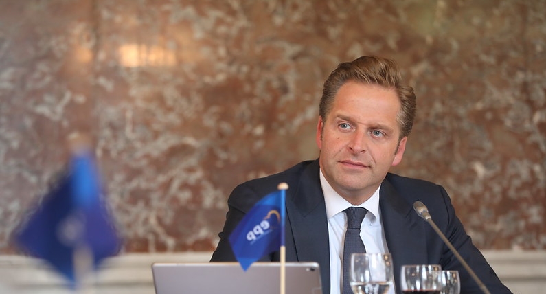 Poniedziałkowa konferencja przedstawicieli rządu. Decyzja o luzowaniu obostrzeń