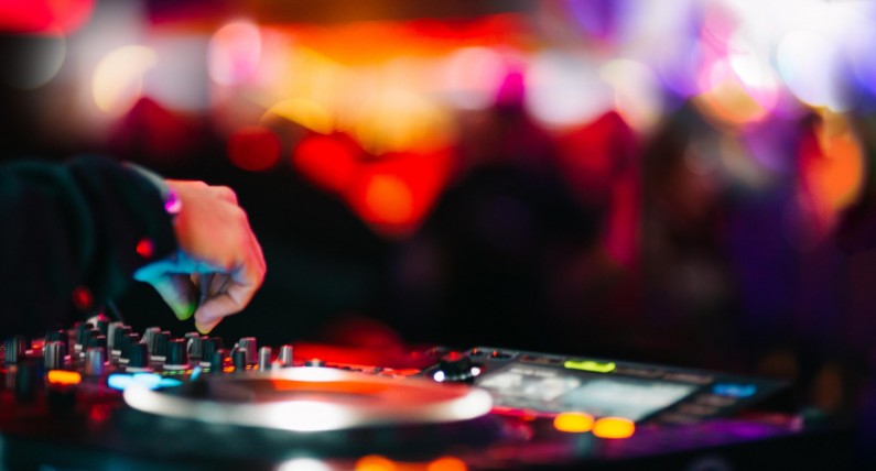 Organizatorzy festiwali i koncertów pozywają rząd. Powodem niezapowiedziany powrót restrykcji