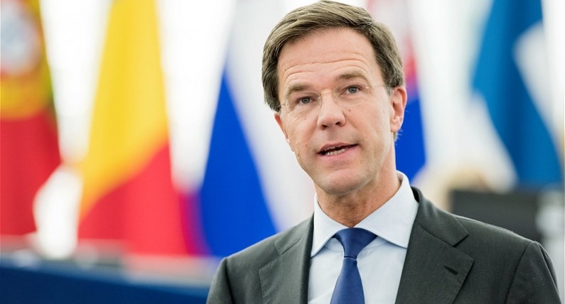 Niderlandzkie media: Rutte nie chce już przyjmować uchodźców i szuka politycznych sojuszników