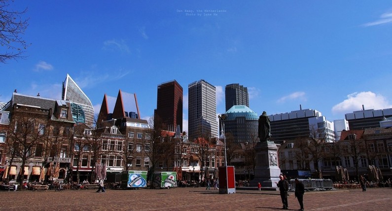 Amsterdam nie radzi sobie z napływem turystów, więc wysyła ich do Hagi