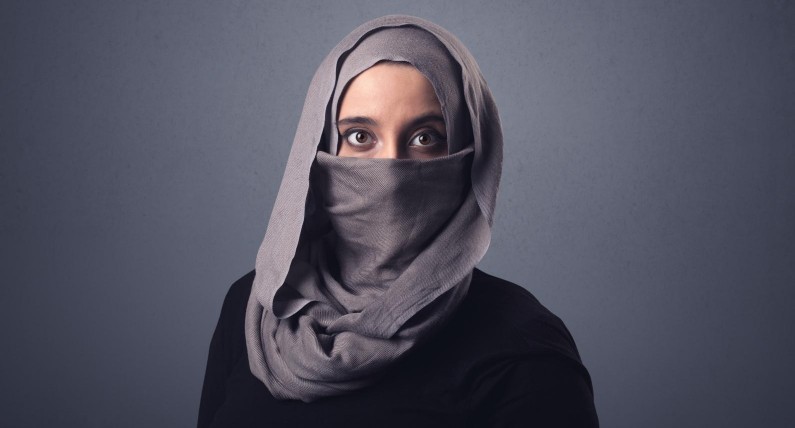 Zakaz noszenia burki nie będzie egzekwowany. Decyzja burmistrz Amsterdamu zainspirowała inne miasta
