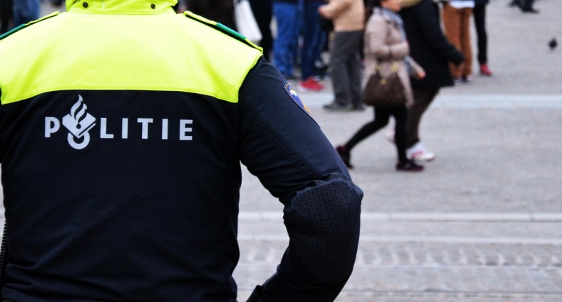 Holenderscy policjanci z zakazem noszenia symboli religijnych. Dotyczy to ,,neutralności munduru”