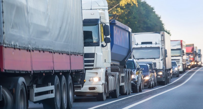 Tragiczny wypadek na autostradzie w pobliżu Rotterdamu. Jedna osoba nie żyje, dwie są poważnie ranne