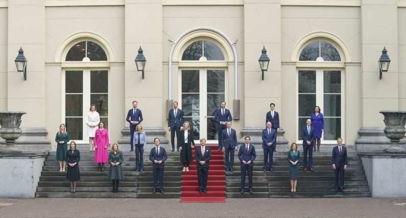 Rekordowy spadek zaufania do rządu i premiera Holandii. Znamy główny powód 