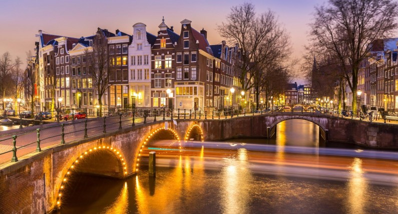 Organizatorzy Festiwalu Światła rozświetlą Amsterdam mimo epidemii