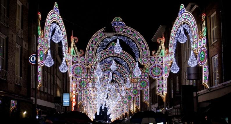 Kolorowe Eindhoven spowite w blasku i cieniach. Festiwal Światła GLOW potrwa do soboty