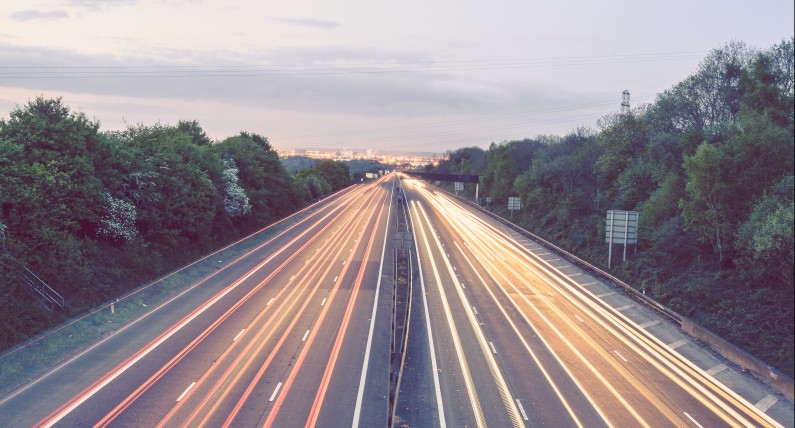 Holandia: Prędkość na autostradach zmniejszona ze 130 na 100 km/h 