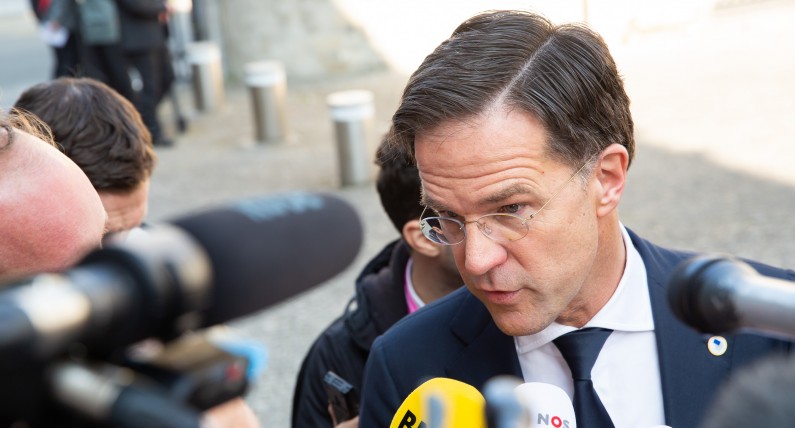 Zatrzymano podejrzanego o planowanie zamachu na premiera Rutte. „Jest na szczycie listy osób do zabicia”