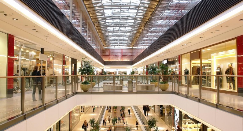 Kryzys mieszkaniowy w Niderlandach. Ludzie zamieszkują byłe centra handlowe