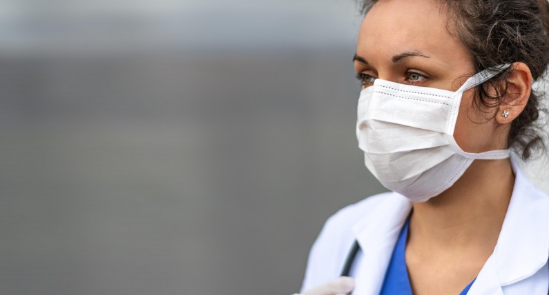 Niderlandzka służba zdrowia nawołuje do całkowitego lockdownu. Wszyscy powinni pozostawać w domach
