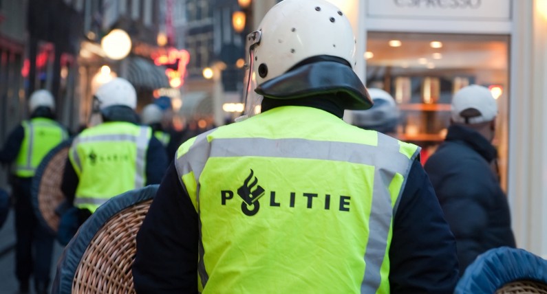 Niderlandzka policja otrzyma nową broń. Powodem więcej ,,gwałtownych i nieprzewidywalnych” incydentów