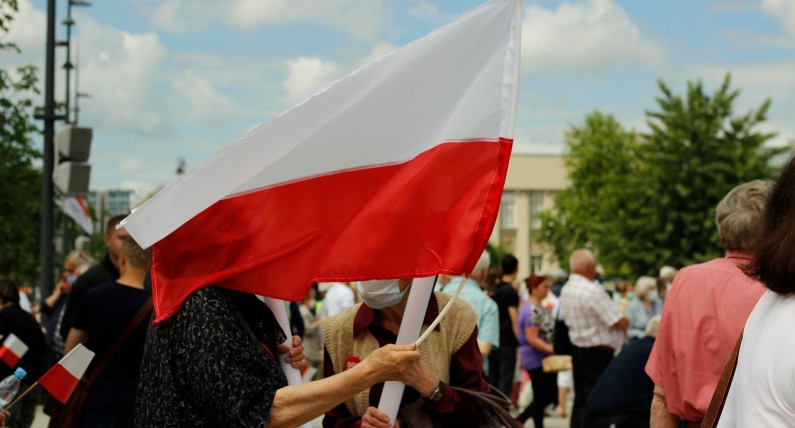 Holenderskie media o tłumach w Warszawie: Co ich wszystkich łączy? Niechęć do PiS