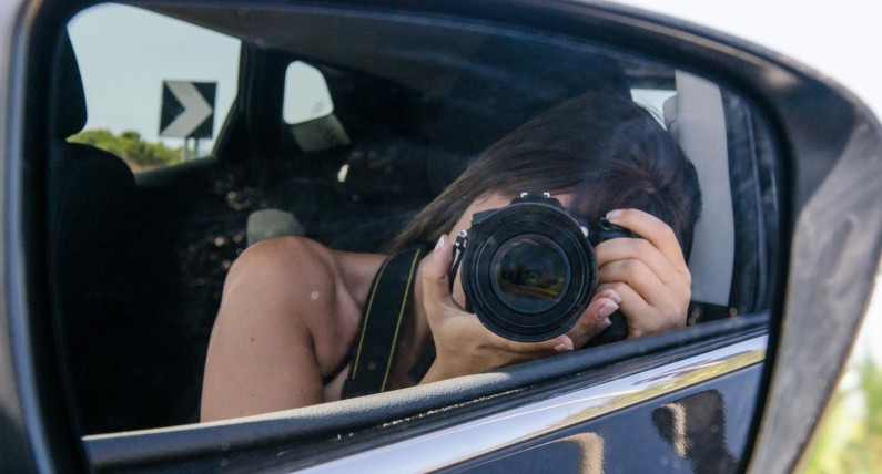 Jak sfotografować lustro? Holendrzy z Marktplaats mają na to wiele pomysłów