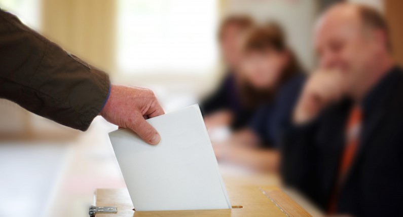 Wybory 2019: Polacy tłumnie oczekiwali, by oddać głos 