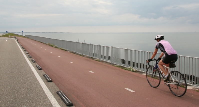 Trwa renowacja zapory Afsluitdijk: trasa rowerowa zamknięta do 2022 roku