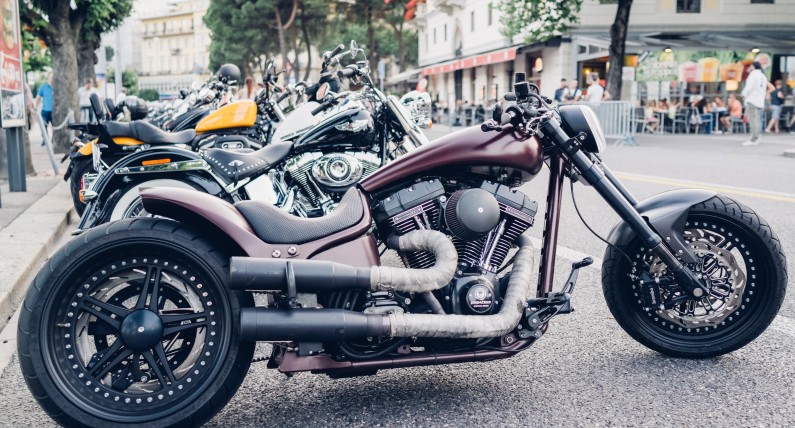 Skuter i motor. Co musisz wiedzieć o zaletach tych pojazdów, mieszkając w Holandii?