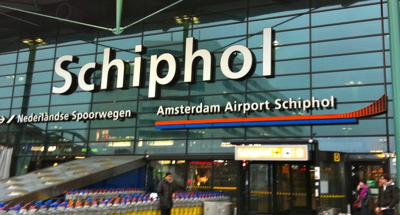 Niderlandy: jeden z najbardziej poszukiwanych przestępców złapany na lotnisku Schiphol