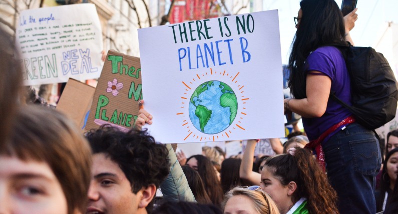 Wielki protest aktywistów klimatycznych na niderlandzkim lotnisku. Aresztowano 104 osoby