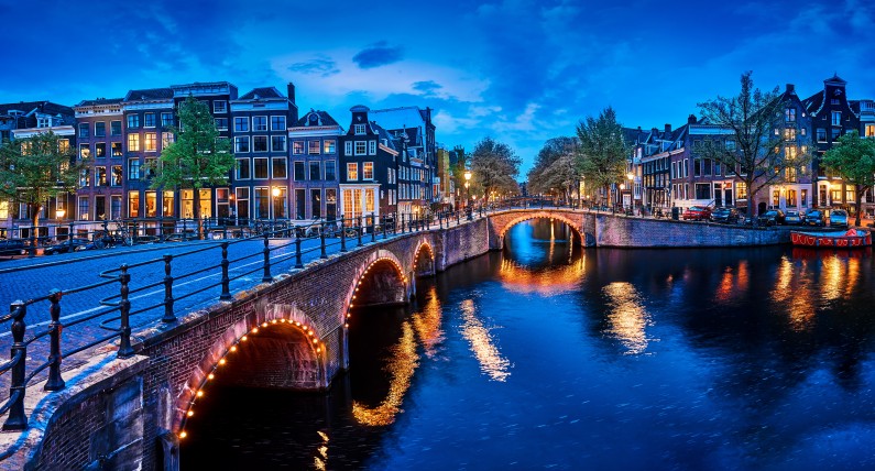 Mosty w Amsterdamie grożą zawaleniem. Niebezpieczna jest także część nabrzeża 