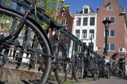 Amsterdam na 35. miejscu najdroższych miast na świecie