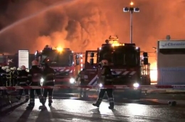 Toksyczny dym nad Holandią. Pożar koło Rotterdamu - zobacz VIDEO