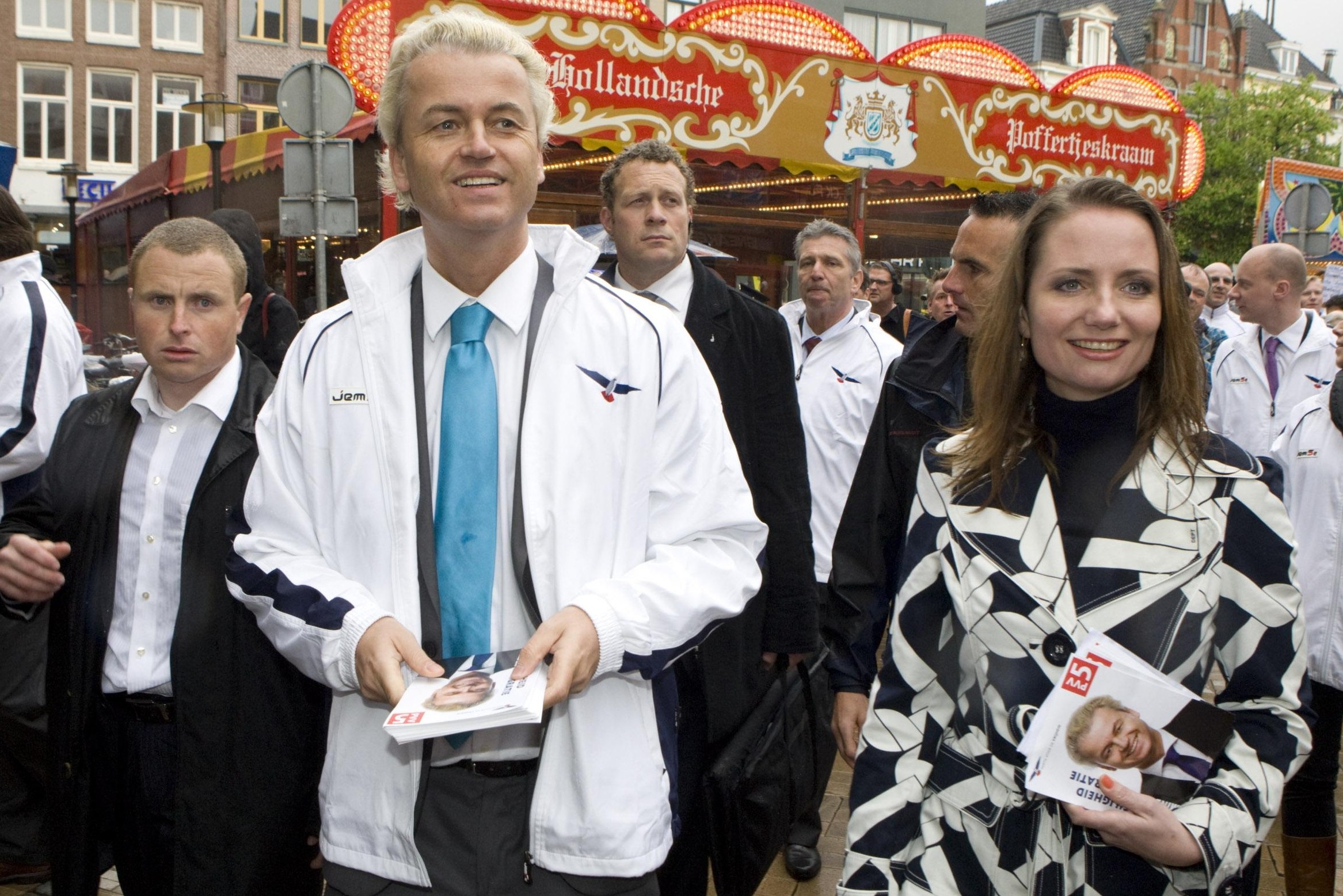Geert Wilders jest liderem Partii Wolności (Partij voor de Vrijheid), która znana jest przede wszystkim z głoszenia haseł antyislamskich.