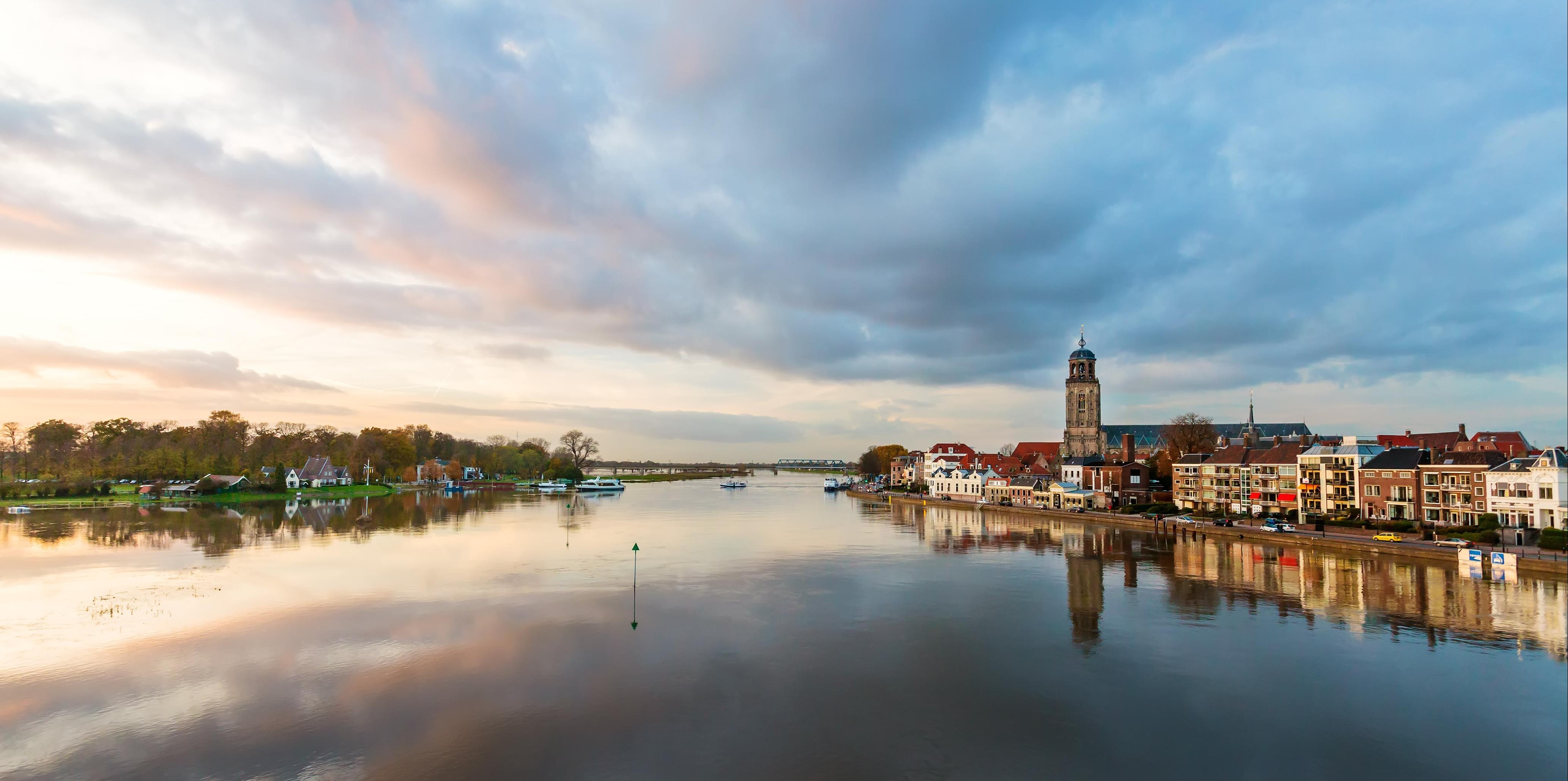 Deventer to jedno z większych miast w Overijssel.